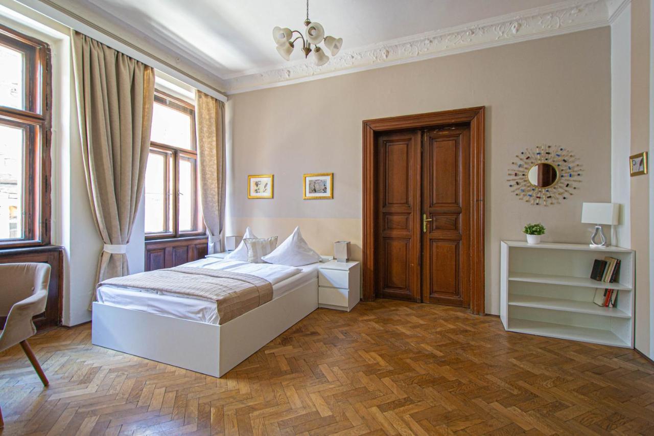 For Celebrations Spacious 3Bdr Apartment With Balcony Prag Exteriör bild
