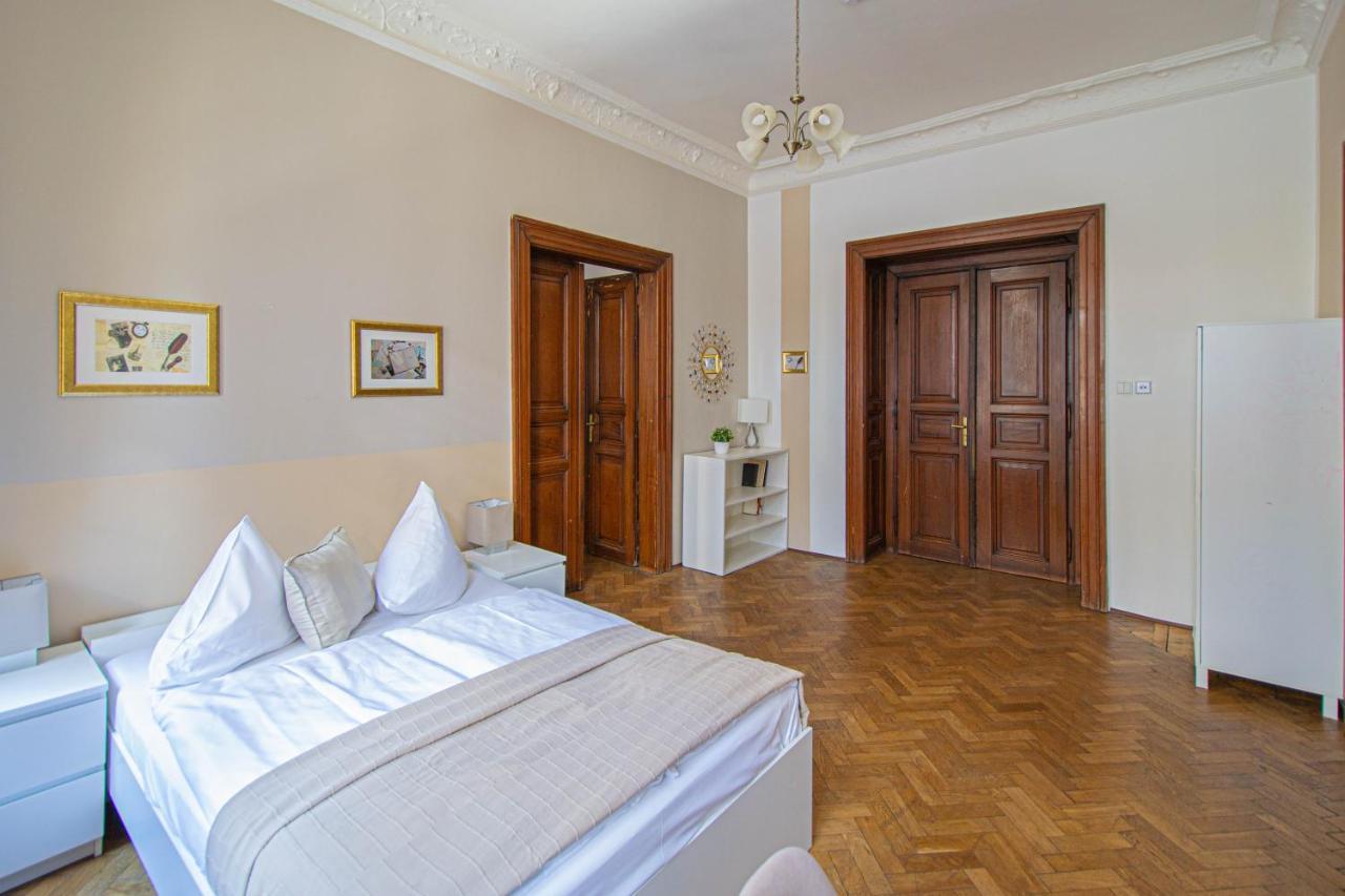 For Celebrations Spacious 3Bdr Apartment With Balcony Prag Exteriör bild