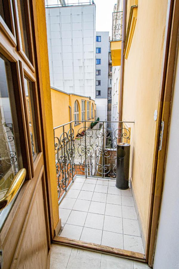 For Celebrations Spacious 3Bdr Apartment With Balcony Prag Exteriör bild